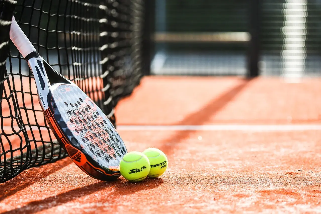 Hvilken padelbat er bedst som julegave til ham?