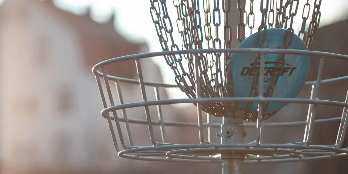 Hvilke discgolf-drivere er bedst i blæsevejr?