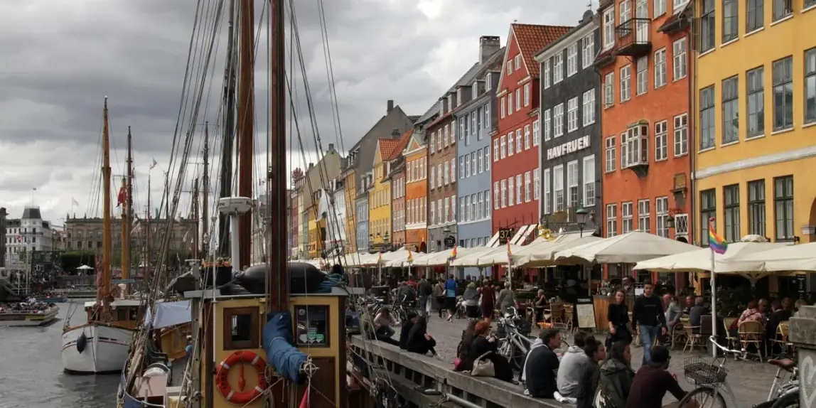 Planlæg en kajaktur i Københavns kanaler til ham