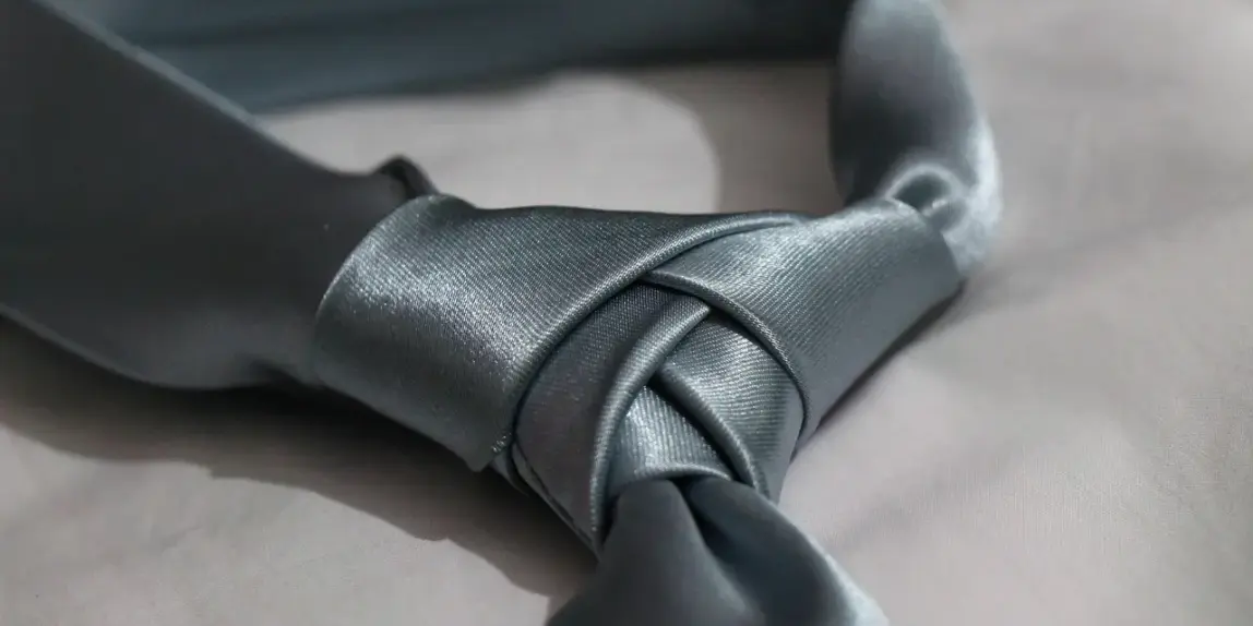 Sådan vælger du en slipseklemme uden skarpe kanter