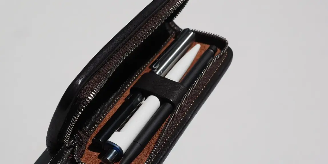 Vælg et nøgleetui af læder, der ikke ridser telefonen